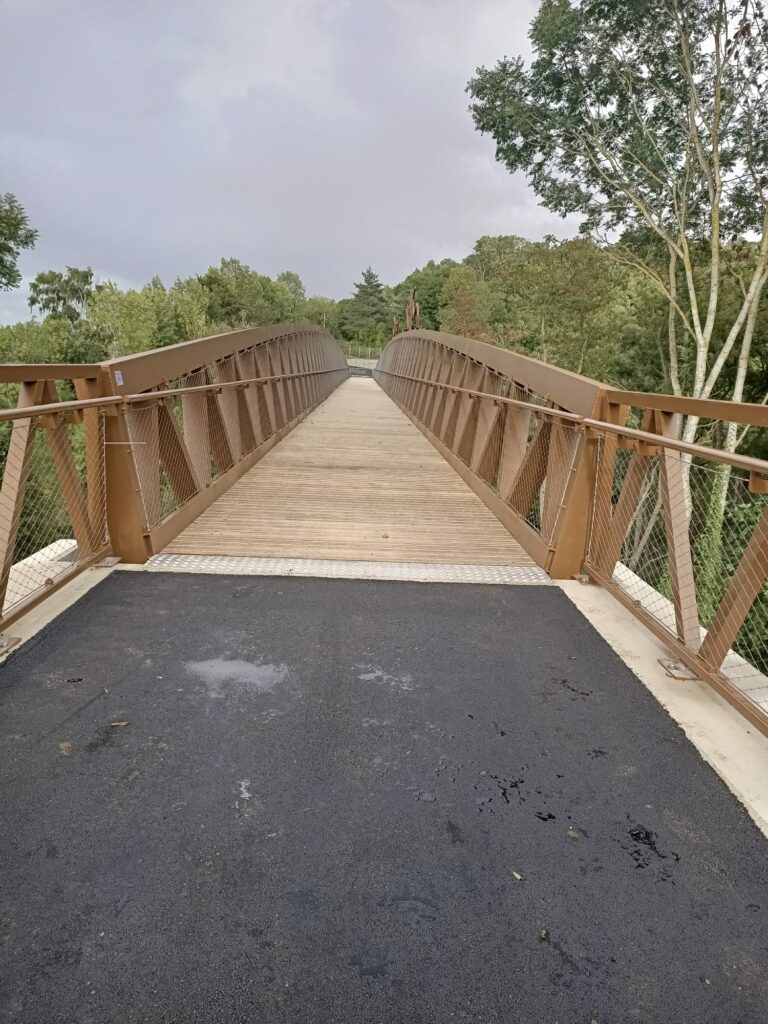 La nouvelle passerelle d'Evreux reliant la gare à la voie verte. 